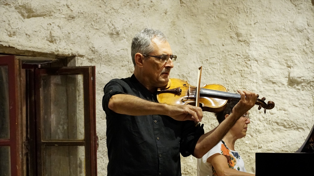 20. Uluslararası Gümüşlük Müzik Festivali keman konseriyle devam etti