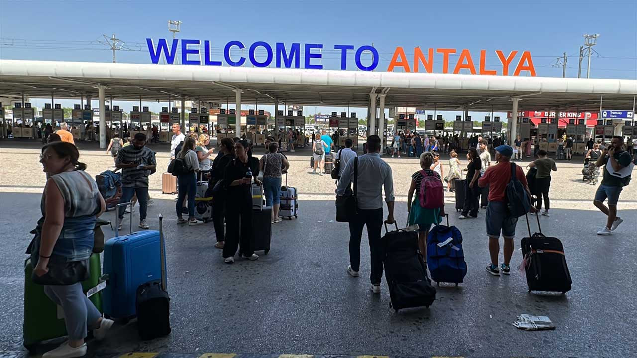 Antalya’da bayram sonrası yabancı turist yoğunluğu