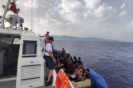 Bodrum ve Datça açıklarında 33 düzensiz göçmen kurtarıldı