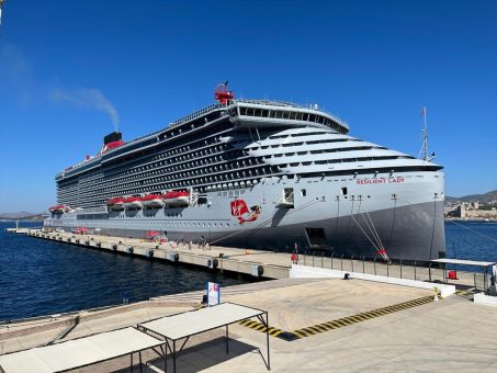 Bodrum’a Bahamalar bayraklı “Resilient Lady” yolcu gemisiyle 1361 turist geldi