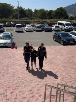 Bodrum’da kendini MİT mensubu olarak tanıtarak dolandırıcılık yapan zanlı yakalandı