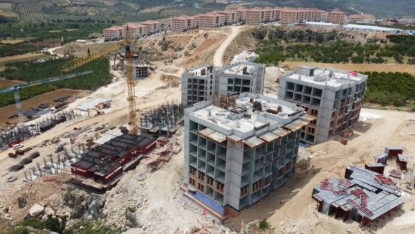 Deprem konutlarını maliyet hesabı vurabilir