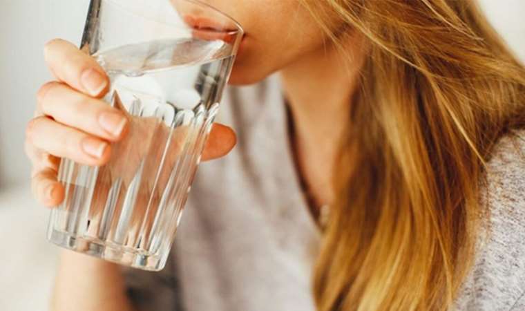 Diyetisyen uyardı: ‘Günlük en az 2,5 litre su tüketin’