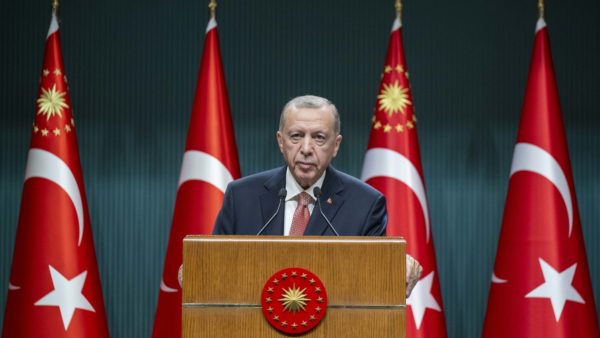 Erdoğan: Titanik gemisini görmeye giden zenginler kadar gündem olmadı