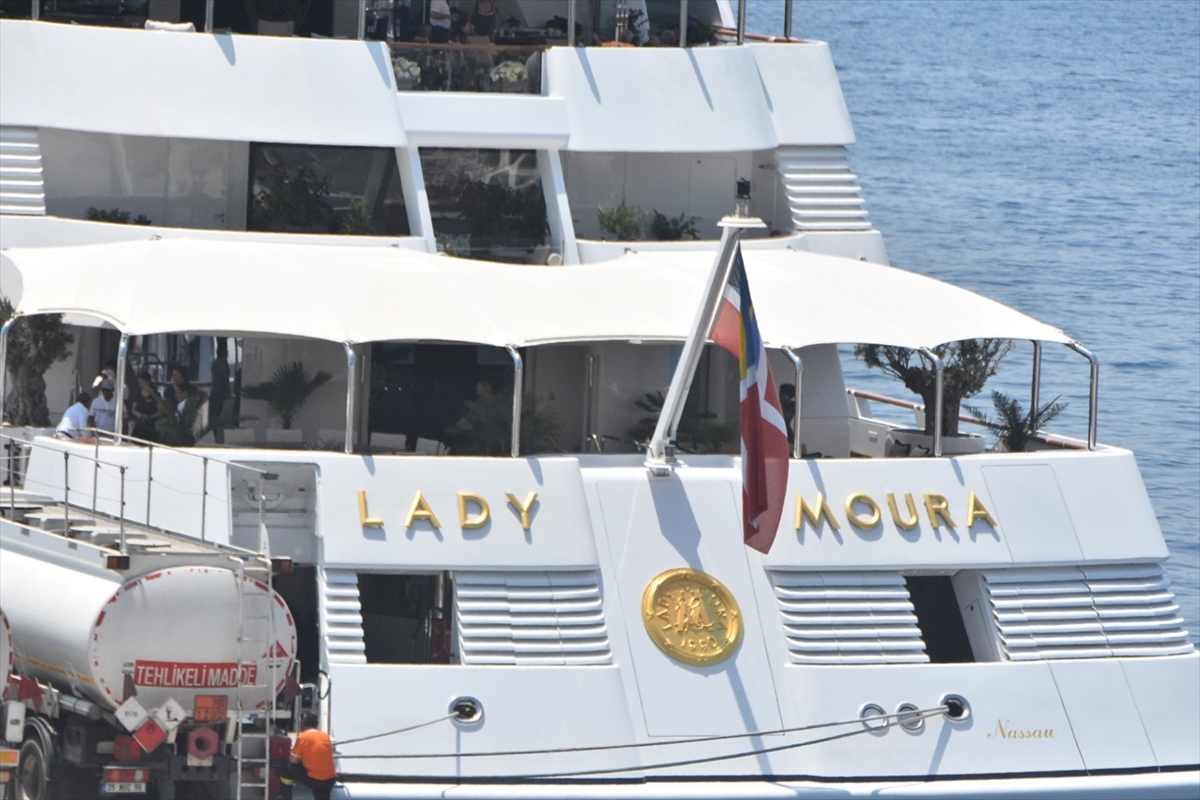 Lüks yat “Lady Moura”ya Bodrum’da yakıt ikmali yapıldı