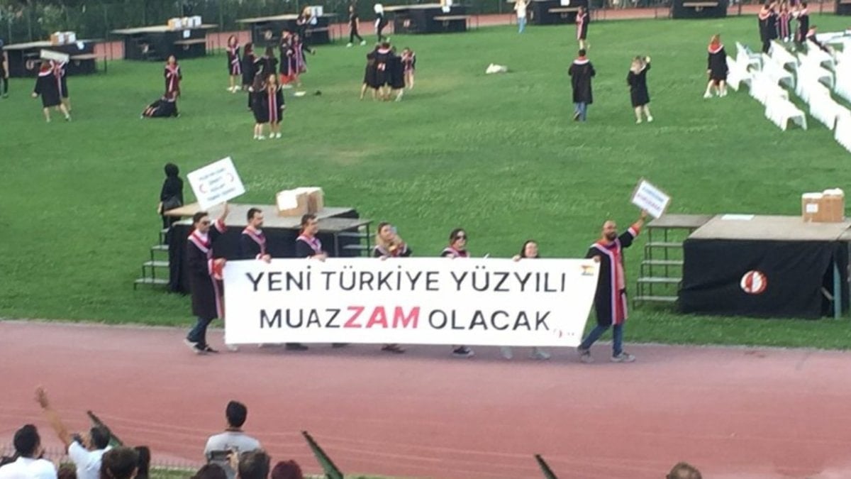 ODTÜ’de pankartlı mezuniyet coşkusu