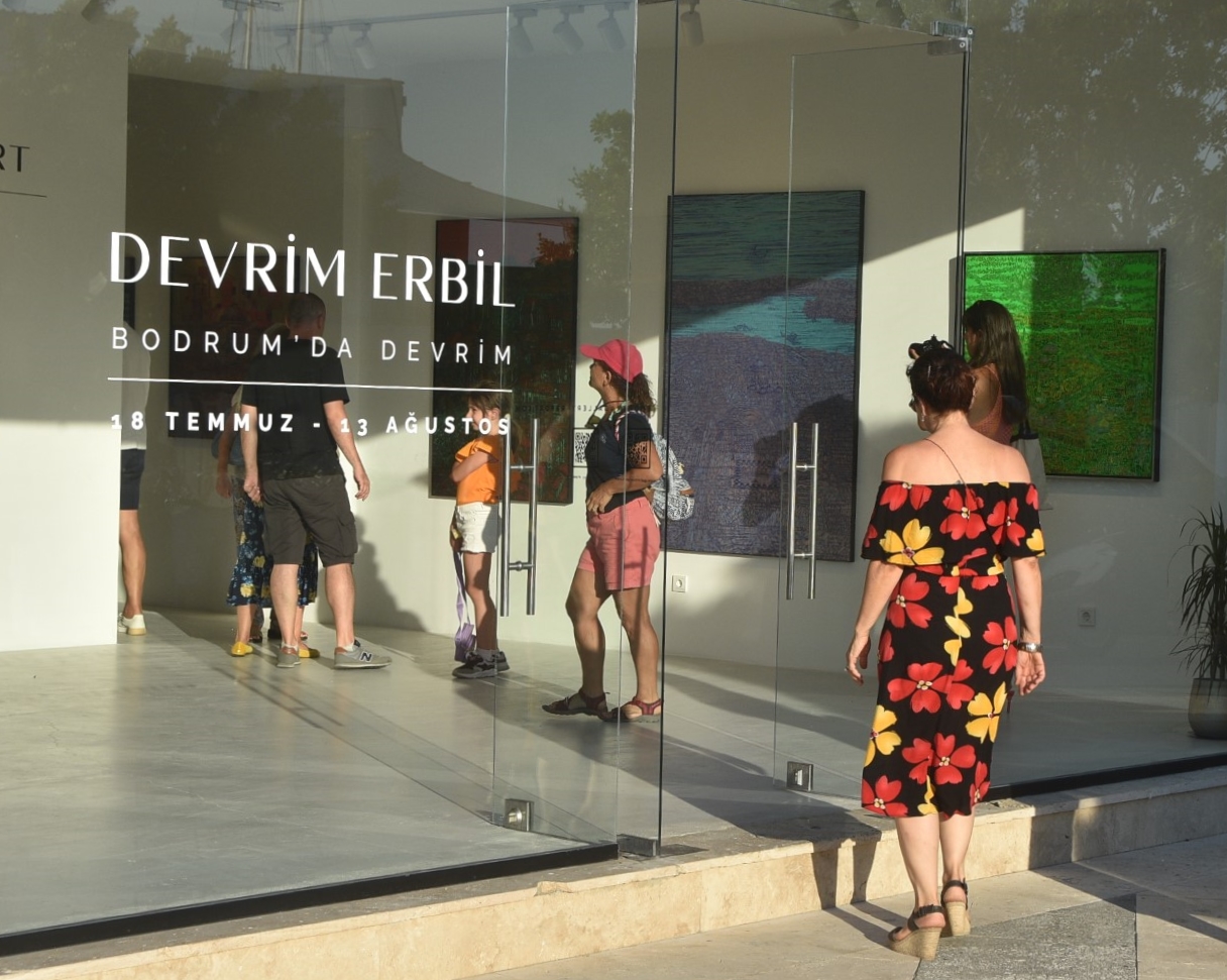 Ressam Devrim Erbil’in “Bodrum’da Devrim” adlı sergisi açıldı