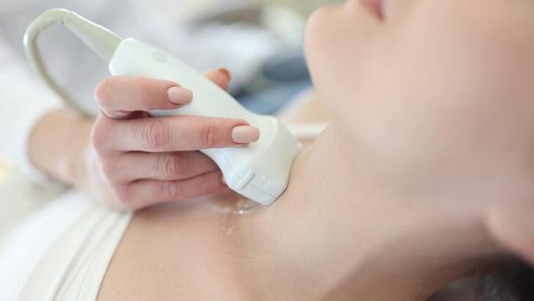 Tiroit nodülü 4 cm’den büyükse dikkat! Ameliyat mı yoksa ilaç mı gerekiyor?