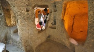 Turistler aşırı sıcaklar nedeniyle rotalarını yer altı şehrine çevirdi