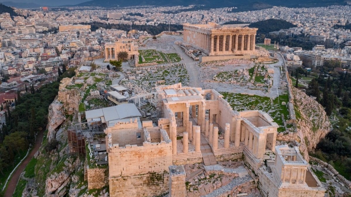 Yılda 6 milyon kişi ziyaret ediyor, sıcaklar yüzünden kapatıldı