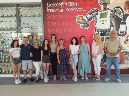 BAHÇEŞEHİR KOLEJİ 2023 YKS ve LGS’de BODRUM 1.si olan Öğrencilerine Plaket Töreni Düzenledi.