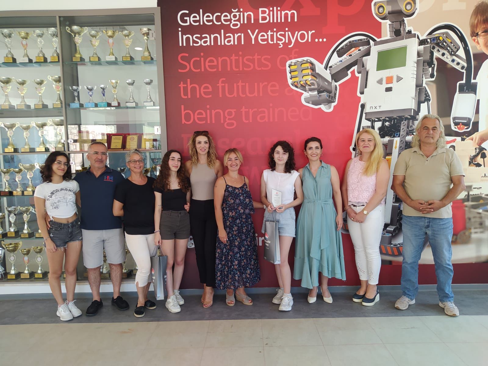 BAHÇEŞEHİR KOLEJİ 2023 YKS ve LGS’de BODRUM 1.si olan Öğrencilerine Plaket Töreni Düzenledi.