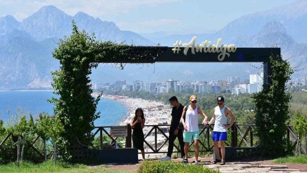 Antalya’da yedi aylık turist rekoru! En çok Ruslar ve Almanlar geldi