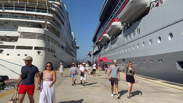 Bahamalar bayraklı iki kruvaziyerle Bodrum’a 1960 yolcu geldi