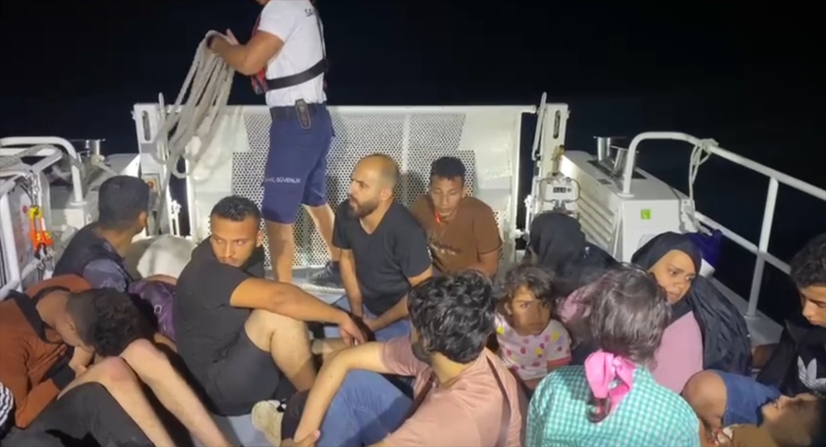 Bodrum açıklarında 22 düzensiz göçmen kurtarıldı