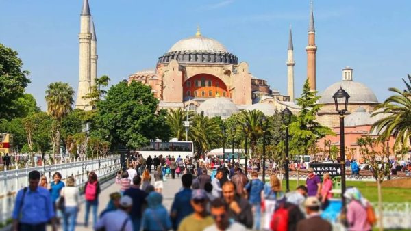 İstanbul’u altı ayda 8 milyon turist ziyaret etti