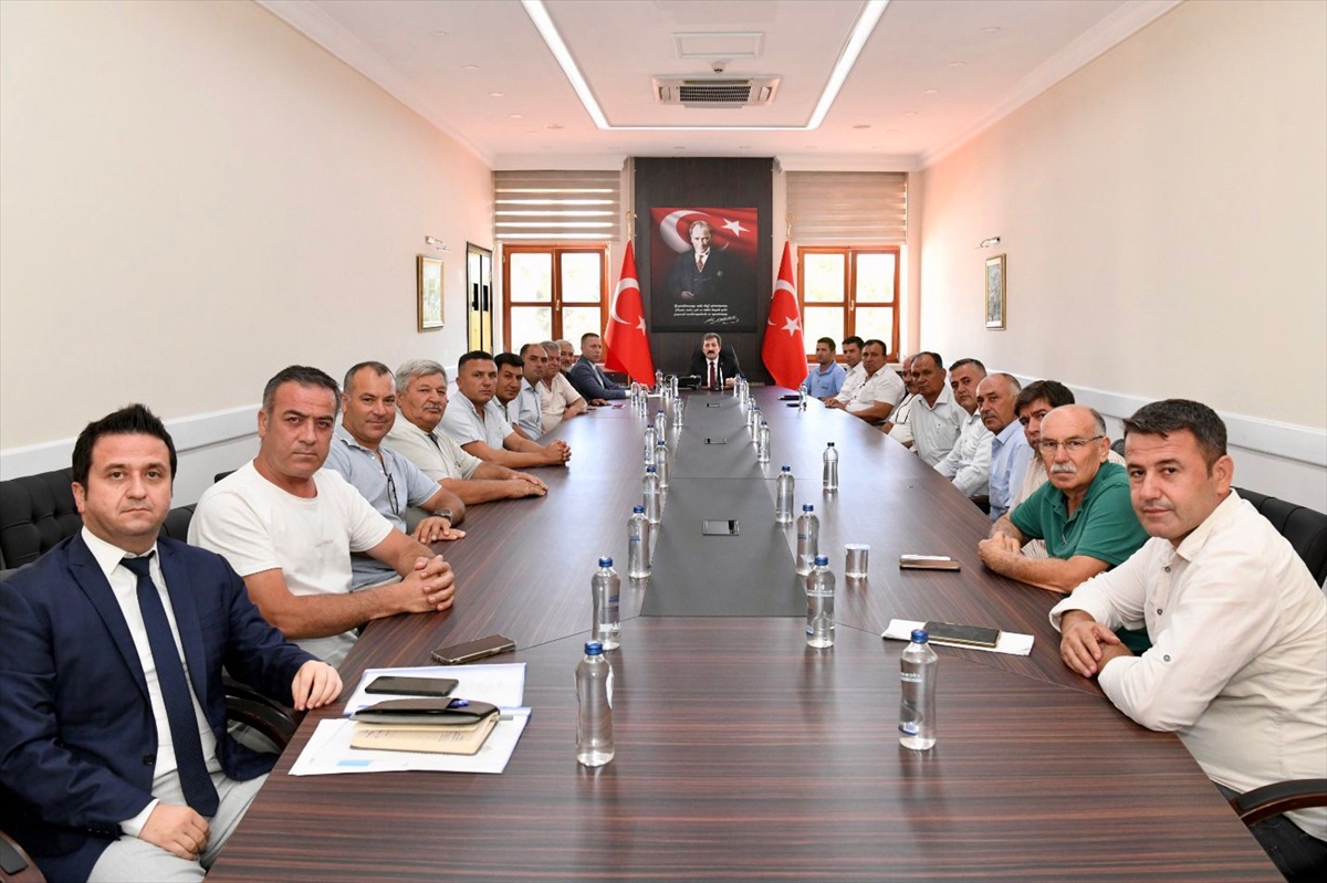Milas ilçesinin muhtarları Muğla Valisi Orhan Tavlı’yı ziyaret etti