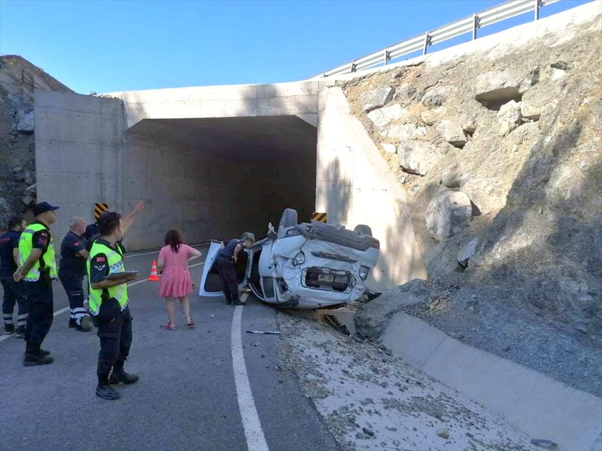 Muğla’da devrilen otomobilin sürücüsü hayatını kaybetti