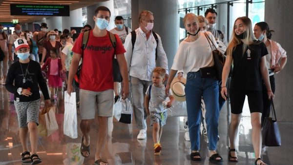 Yurt dışına çıkana taksit kalktı, turizmci zorda