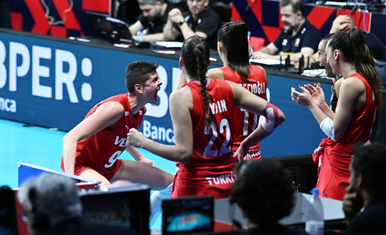 Türkiye Kadın Voleybol Takımı, Avrupa Şampiyonası'nda Finale Yükseldi