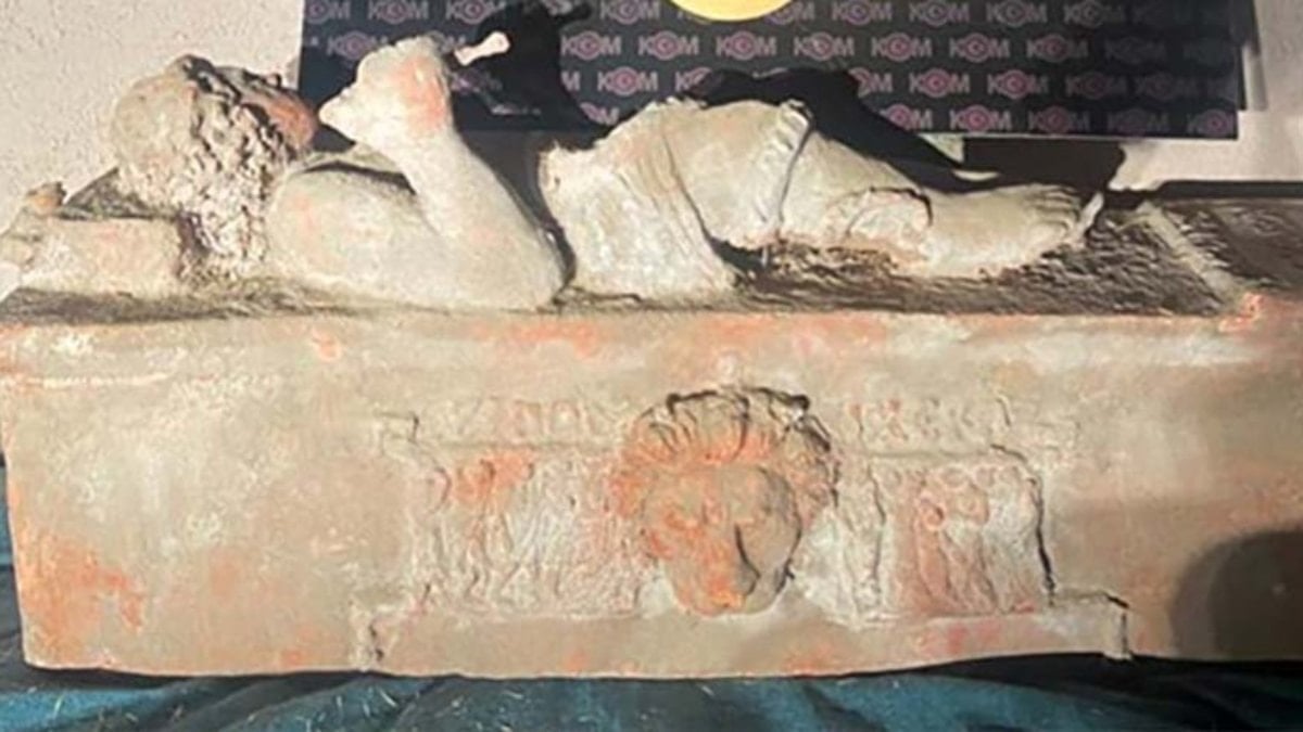 eski roma donemine ait 15 metrelik lahit ele gecirildi