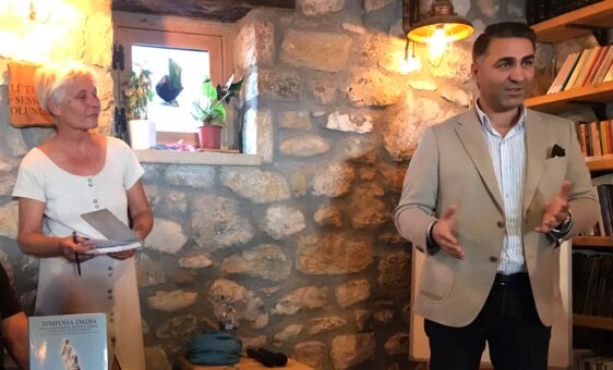 Symposia Dadia adlı kitabın tanıtımı, Datça Demokrasi Evi’nde gerçekleşti.