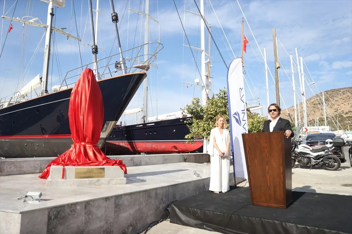 Bodrum’da “Guletlerin Babası” Erol Ağan’ın Anısına Heykel Açılışı
