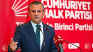 Özgür Özel’den kayyım tepkisi: Kılıfına bile uydurulamamış milli irade hırsızlığıdır, gitmekte olan bir iktidarın son çırpınışlarından  hükmü yoktur