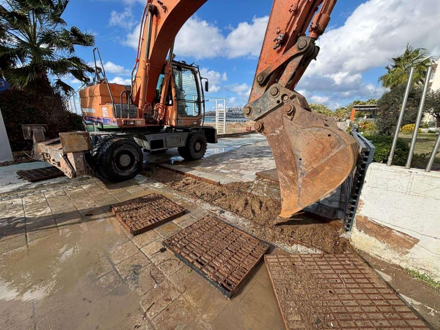 Bodrum’da yeni yağmur suyu hattı ve mazgal çalışmalarına devam ediliyor