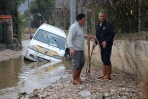 Dere Yataklarına Park Etmeyin: Belediyeden Uyarılar Sürüyor