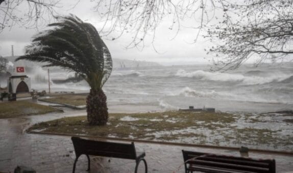AFAD’dan ‘saatli’ uyarı: Kuvvetli sağanak ve fırtına geliyor