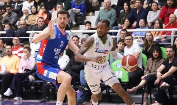 Anadolu Efes’ten Merkezefendi’ye 33 sayı fark!