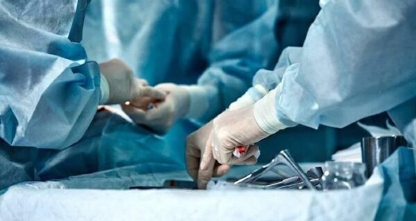 Doktorları şaşırtan ameliyat: Rahminden 700 gramlık kist çıkarıldı!
