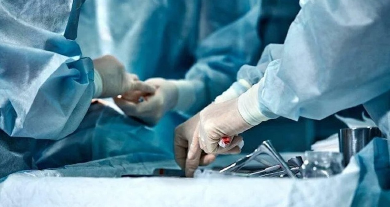 Doktorları şaşırtan ameliyat: Rahminden 700 gramlık kist çıkarıldı!