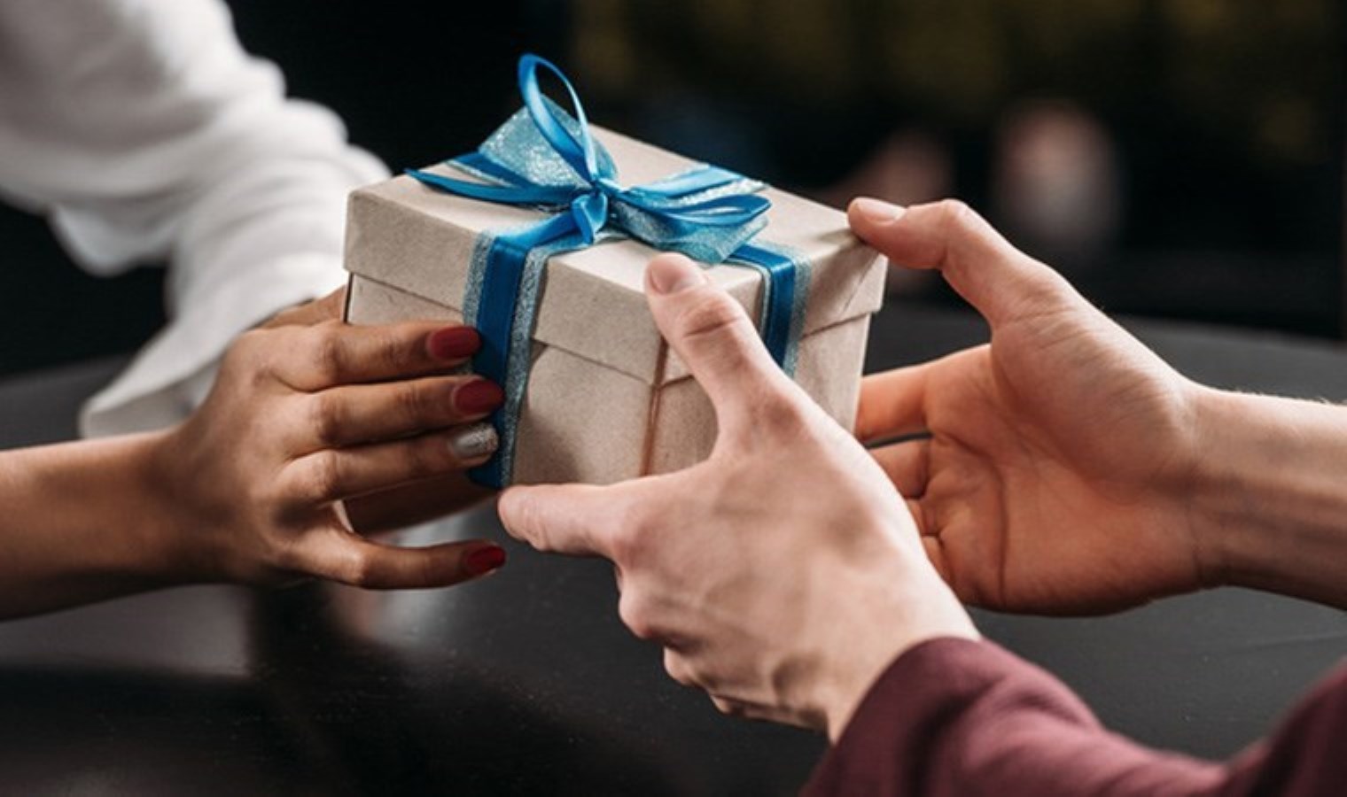 ‘Hediye alma zorunluluğu bireylerde kaygı ve suçluluk hissini tetikleyebilir’