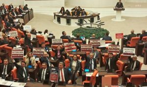 İçişleri Bakanı Ali Yerlikaya’ya kayyum protestosu: ‘Kayyum halk iradesine darbedir’
