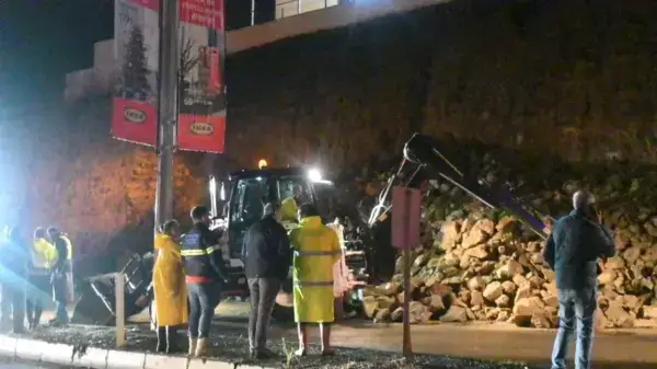 Bodrum’da Sağanak Yağış Heyelana Yol Açtı