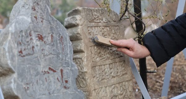Selçuklu mezar taşları restore ediliyor