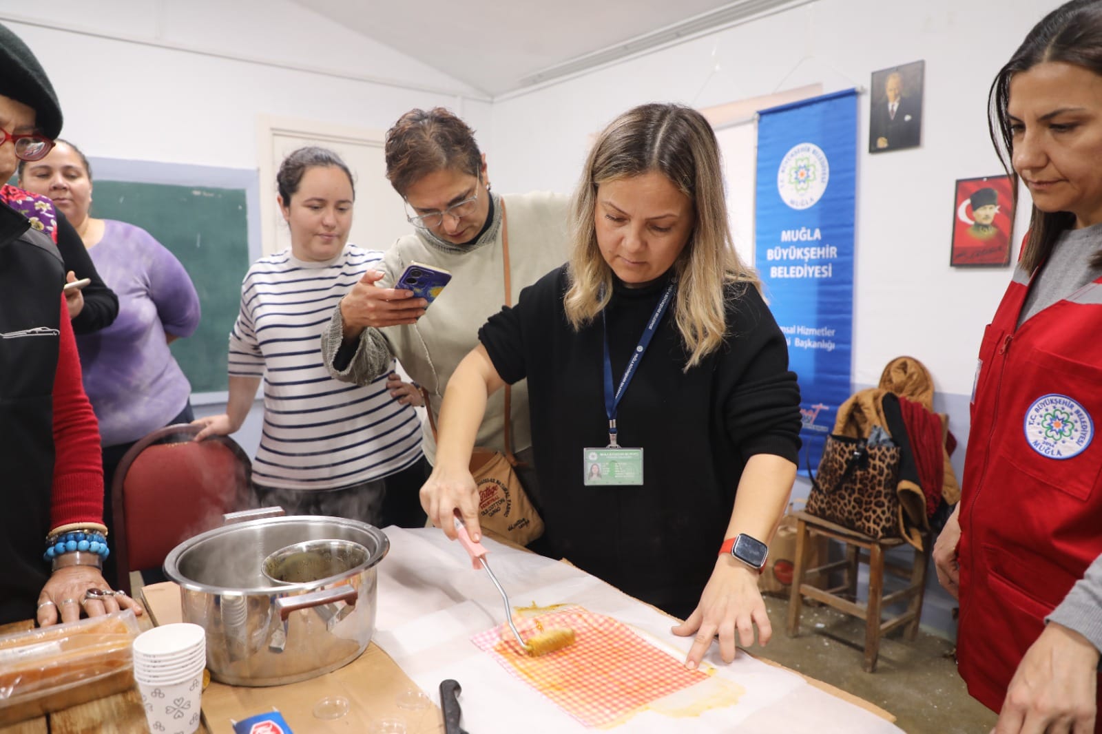 Muğla’da Kadınlar Balmumu Eğitiminde Buluştu