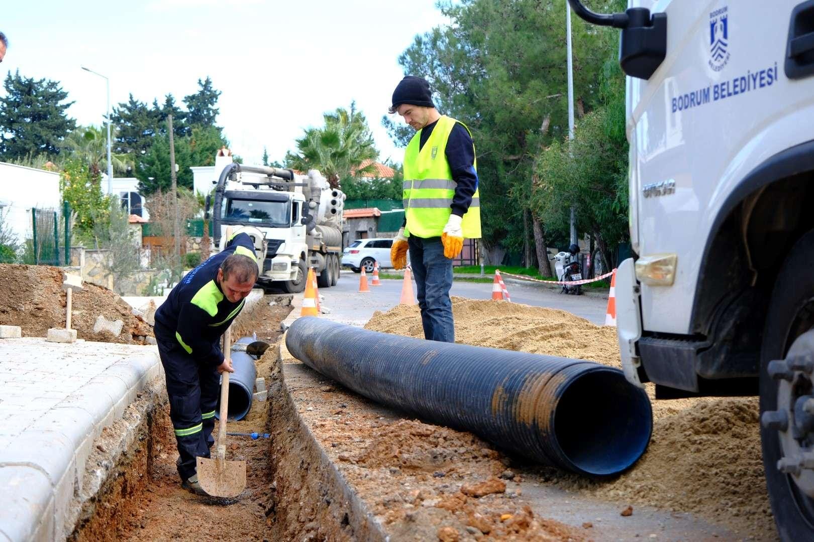 Bodrum Belediyesi Yağmur Suyu Hattı ve Mazgal Çalışmalarına Devam Ediyor