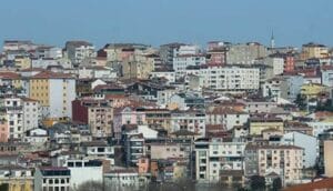 Barınma krizi gittikçe derinleşirken binaların aylık maliyetlerini karşılamak da zor: Aidatlar kirayla yarışıyor