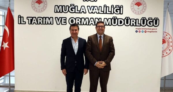 CHP’li Başkan ile fotoğraf il müdürünün başını yaktı, jet hızıyla görevden alındı