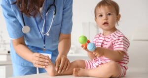 Çocuk doktoru uyardı: Yılda bir defa bu kontrolü yaptırın!