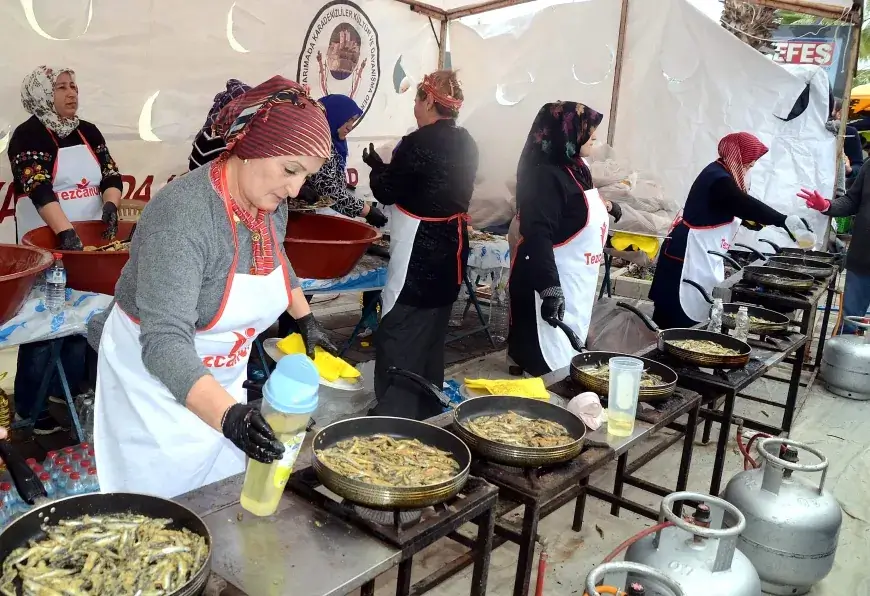 Bodrum’da 9. Hamsi Festivali: 2 Ton Hamsi Bir Saatte Tükendi