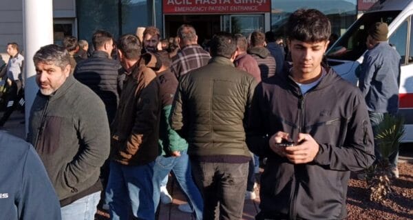 İnşaatta çelik konstrüksiyon çöktü: 1 işçi öldü, 1 işçi ağır yaralı