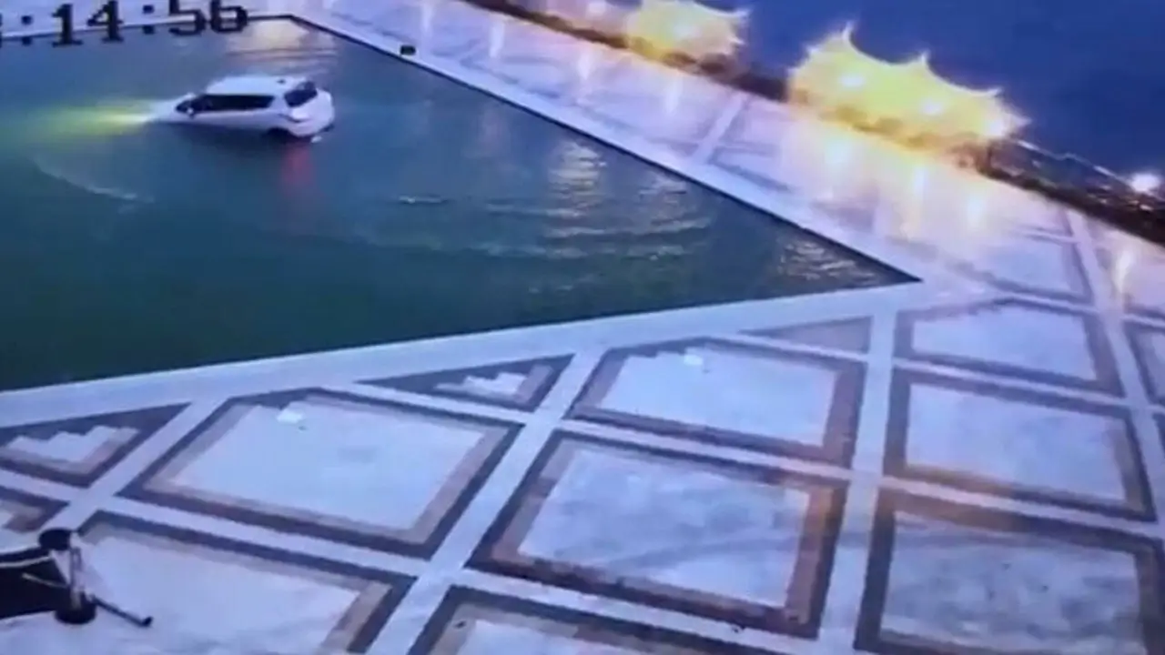 Bodrum’da Şaşırtan Olay: Araçla Otel Havuzuna Düştü