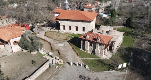 Stratonikeia Antik Kenti canlanıyor: Köy meydanı eski ihtişamına kavuşuyor!