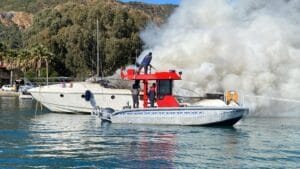 Marmaris’te Motor Yatta Yangın! Büyükşehir Ekibi Anında Müdahale Etti