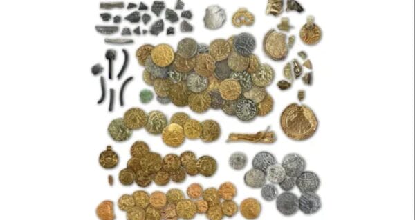 Bin 300 yıllık ‘şeytan parası hazinesi’ bulundu