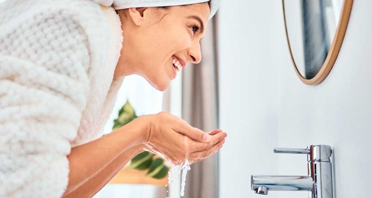 Birçok kişi yüzünü yanlış şekilde yıkıyor